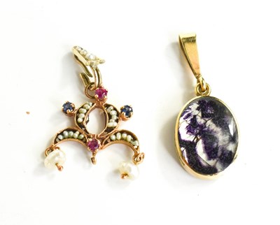 Lot 33 - A 9ct gold, blue John and agate pendant, of...