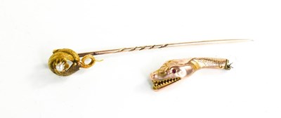 Lot 42 - A 19th century 9ct gold snake head, 3.3g,...