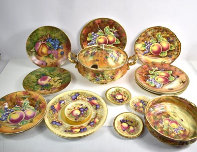 Lot 99 - A collection of porcelain plates and bowls...