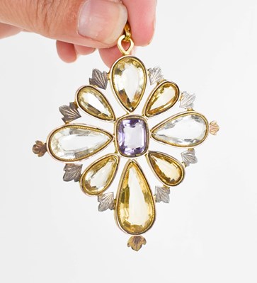 Lot 43 - A Georgian gold (testing as between 8-10ct),...