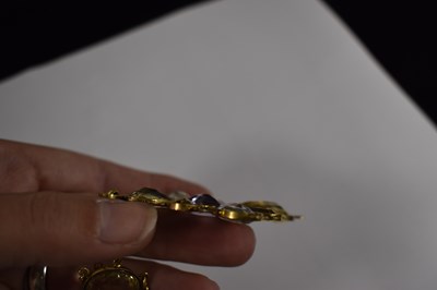 Lot 43 - A Georgian gold (testing as between 8-10ct),...