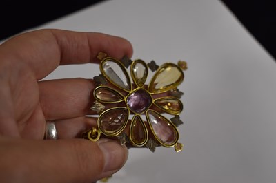 Lot 43 - A Georgian gold (testing as between 8-10ct),...