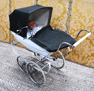 Lot 303 - A vintage Silver Cross childrens pram with doll.