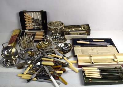 Lot 425 - A quantity of metalware to include...