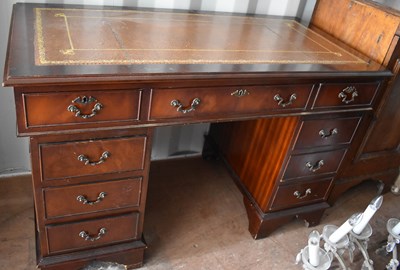 Lot 454 - A reproduction mahogany pedestal desk with...