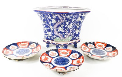 Lot 141 - Three 19th century Japanese Imari pattern...