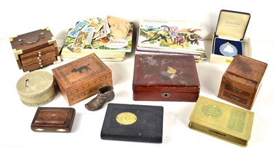 Lot 172 - A group of collectables to include a Stamford...