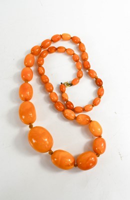 Lot 49 - A vintage butterscotch amber beaded necklace,...