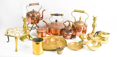 Lot 426 - A group of metalware to include copper kettles,...