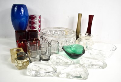 Lot 79 - A selection of glassware, to include Mid...