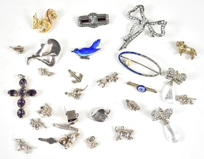 Lot 200 - A group of silver an dress jewellery to...