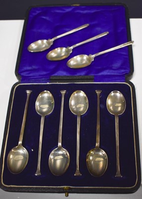 Lot 6 - A set of silver coffee spoons, Sheffield 1921,...