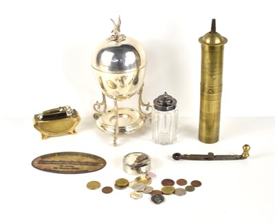 Lot 196 - A group of collectables to include a brass...