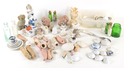 Lot 152 - A collection of porcelain dolls heads and...