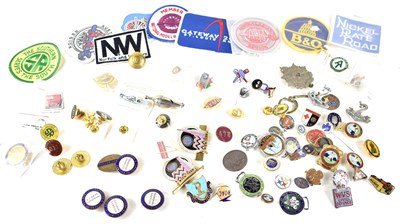 Lot 230 - A group of collectable badges to include WVS...