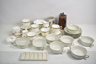 Lot 141 - A group of ceramics to include a New Chelsea...