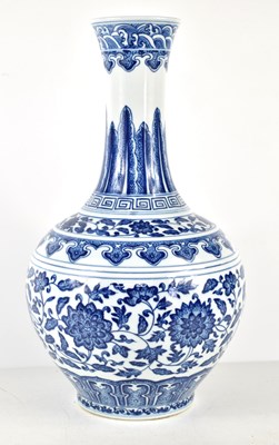 Lot 41 - A 20th century Chinese blue and white vase...