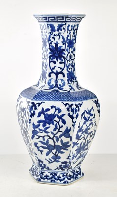 Lot 42 - A 20th century Chinese blue and white vase of...