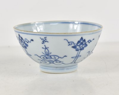 Lot 35 - An 18th century Kangxi Chinese blue and white...