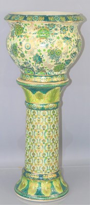 Lot 171 - A 20th century Chinese ceramic jardiniere and...