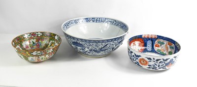 Lot 78 - An early 19th century Chinese blue and white...