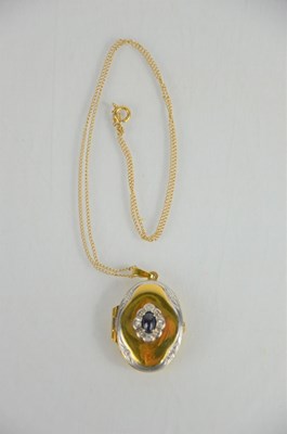 Lot 124 - A 9ct gold locket pendant and necklace, 5.15g