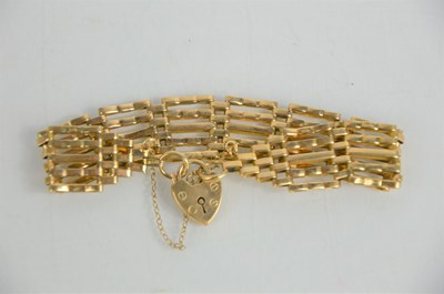 Lot 66 - A 9ct gold gate form bracelet and heart clasp,...