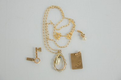 Lot 125 - A 9ct gold necklace and pendant, a 9ct key...