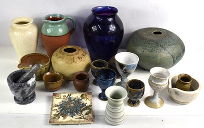 Lot 149 - A group of Studio pottery and ceramics to...