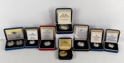 Lot 112 - A collection of silver commemorative coins to...