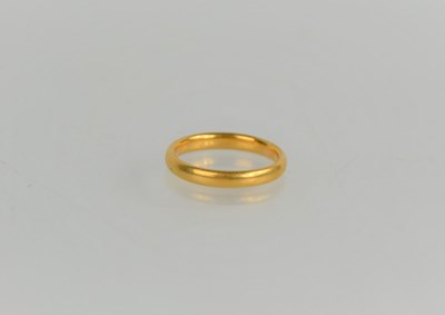 Lot 168 - A 22ct gold wedding band ring, 3.37g, size k 1/2