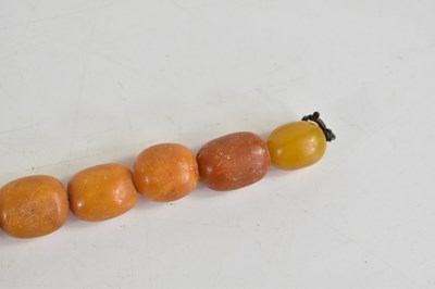 Lot 18 - A vintage butterscotch amber beaded necklace,...
