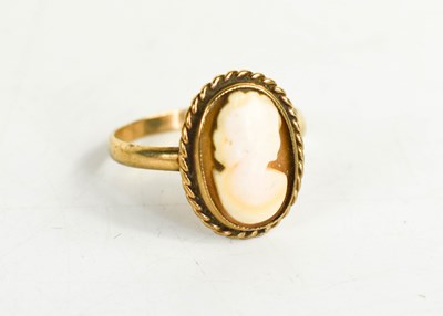 Lot 51 - A 9ct gold cameo ring, with rope twist setting,...