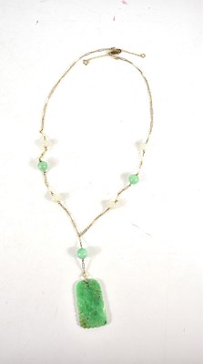 Lot 208 - A Chinese 9ct gold and jade necklace with a...