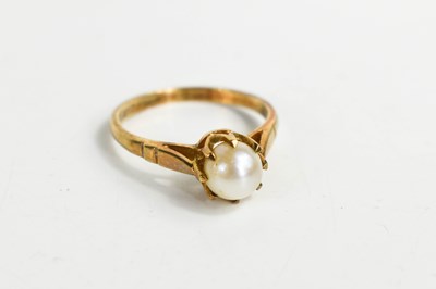 Lot 301 - A 9ct gold and pearl ring, the single pearl in...