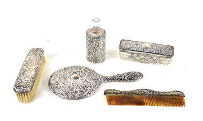 Lot 29 - A group of silver to include dressing table...