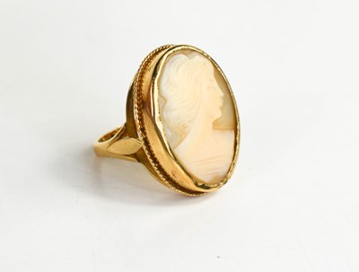 Lot 50 - A 9ct gold & cameo ring, depicting a female...