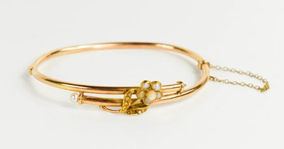 Lot 312 - An Edwardian 14ct gold and seed pearl bangle,...