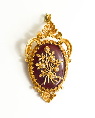 Lot 246 - A 9ct gold, diamond and carnelian pendant /...