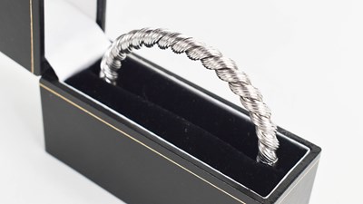 Lot 122 - A 9ct white gold bangle, of ropetwist form,...