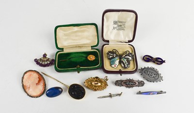 Lot 63 - A 9ct gold Victorian mourning brooch, 3.39g, a...