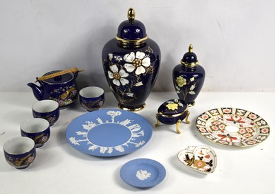 Lot 196 - A selection of porcelain to include Royal...