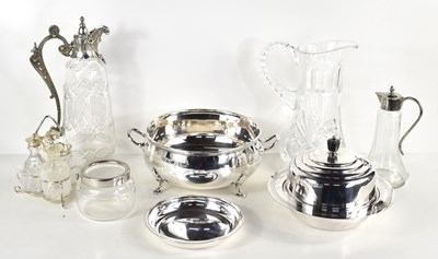 Lot 204 - A selection of glassware to include an Indian...