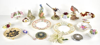 Lot 197 - A selection of porcelain, to include Royal...