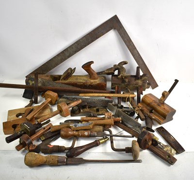 Lot 493 - A group of vintage woodworking tools to...