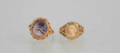 Lot 25 - A 9ct gold ring set with an oval cabochon of...
