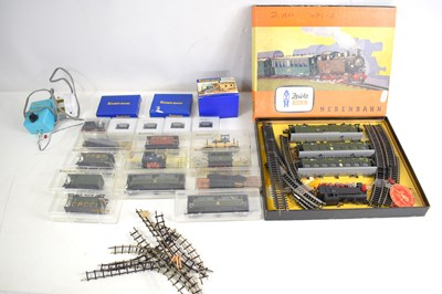 Lot 21 - A boxed Leuke Heer TT gauge train set together...