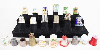 Lot 114 - A selection of thimbles, to include late 19th...