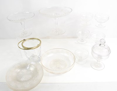 Lot 235 - A selection of antique & vintage glassware, to...