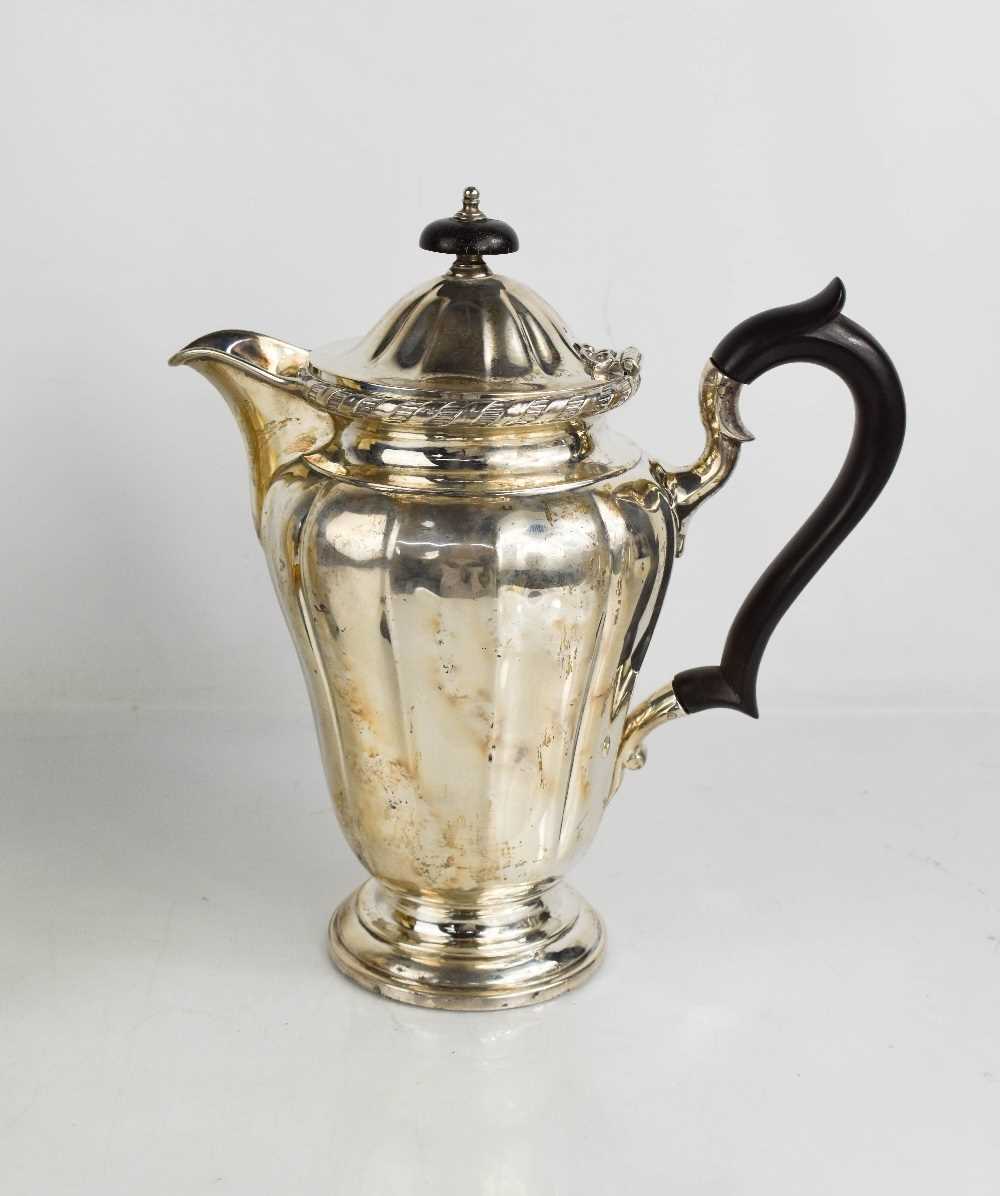 Lot 304 - A silver coffee pot, London 1906, 17.80toz